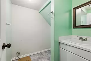 518 Red Bud Ln, Cockrell Hill, TX 75211 - Photo 9