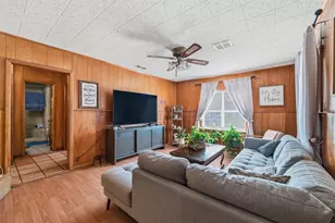 518 Red Bud Ln, Cockrell Hill, TX 75211 - Photo 5