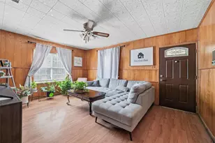 518 Red Bud Ln, Cockrell Hill, TX 75211 - Photo 17