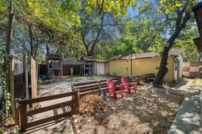 518 Red Bud Lane, Cockrell Hill, TX 75211 - Photo 11