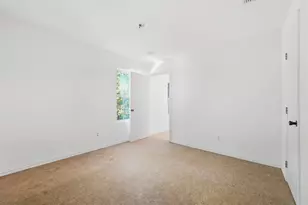 518 Red Bud Ln, Cockrell Hill, TX 75211 - Photo 11