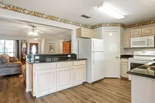 1116 Shadow Ridge Dr, Azle, TX 76020 - Photo 9