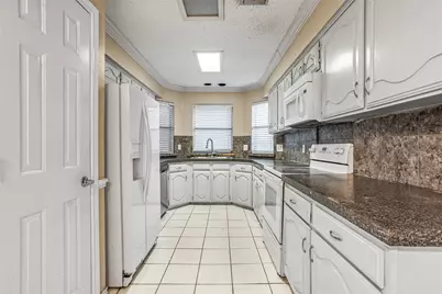 1718 Saint James Drive, Carrollton, TX 75007 - Photo 9