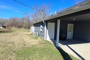 1102 Hemphill St, Greenville, TX 75401 - Photo 13