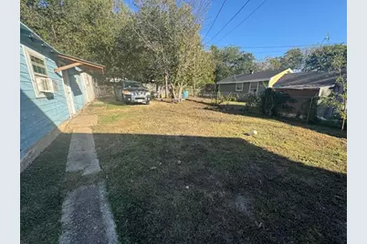 2206 Chestnut Avenue, Fort Worth, TX 76164 - Photo 13