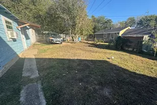 2206 Chestnut Ave, Fort Worth, TX 76164 - Photo 13