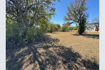 1036 Mallard Pointe Drive, Grand Prairie, TX 75104 - Photo 13