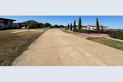 1036 Mallard Pointe Drive, Grand Prairie, TX 75104 - Photo 9