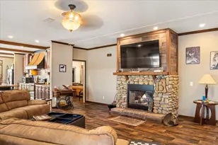 18390 Pine Dr, Eustace, TX 75124 - Photo 9