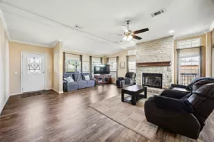 113 Draper Dr, Springtown, TX 76082 - Photo 5