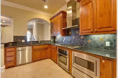 566 Rockingham Drive, Irving, TX 75063 - Photo 7