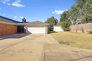 1601 Meadowlane Terrace, Fort Worth, TX 76112 - Photo 37