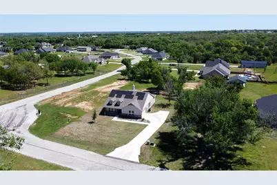 129 Cooper Court, Springtown, TX 76082 - Photo 5