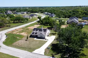 129 Cooper Ct, Springtown, TX 76082 - Photo 5