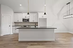 104 Maverick Trl, Valley View, TX 76272 - Photo 15