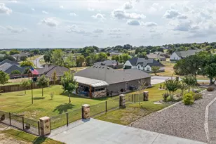 4001 Marana Dr, Granbury, TX 76048 - Photo 5