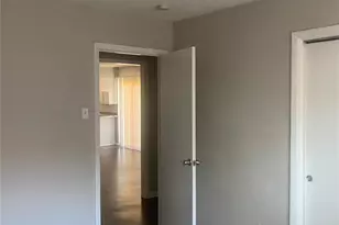939 E Red Bird Ln, Dallas, TX 75241 - Photo 11