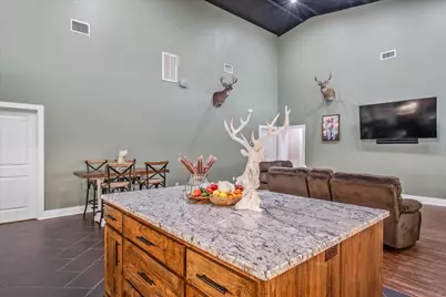 1000 W Main Street, Chandler, TX 75758 - Photo 9