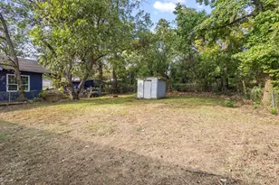 1221 W Crawford St, Denison, TX 75020 - Photo 23