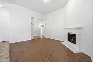 1016 Fairweather Dr, Fort Worth, TX 76120 - Photo 9