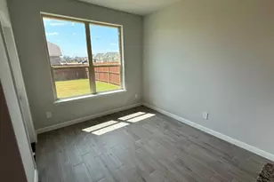 301 Gallant Man Ct, Granbury, TX 76049 - Photo 3