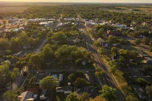 704 E Main St, Honey Grove, TX 75446 - Photo 37