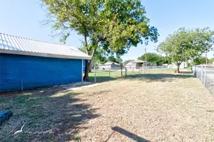 1001 E Wells St, Stamford, TX 79553 - Photo 31