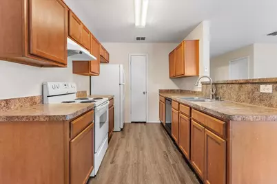 10605 Many Oaks Drive, Fort Worth, TX 76140 - Photo 5