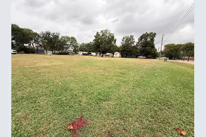 208 S Porch Street, Tioga, TX 76271 - Photo 3