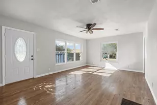 206 E Belknap St, Ennis, TX 75119 - Photo 3