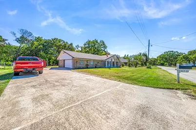 1075 Oak Ridge Drive, Oak Ridge, TX 75160 - Photo 9