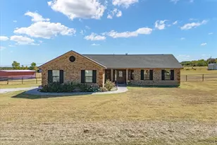206 E Arbor Ct, Springtown, TX 76082 - Photo 5