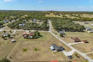 206 E Arbor Ct, Springtown, TX 76082 - Photo 3