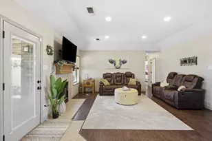 206 E Arbor Ct, Springtown, TX 76082 - Photo 7