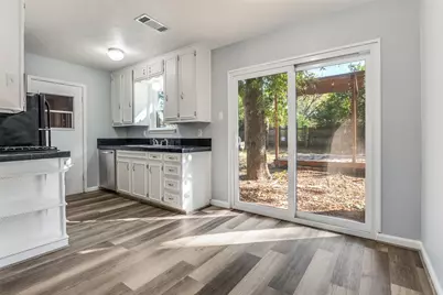 803 Clover Park Drive, Arlington, TX 76013 - Photo 9