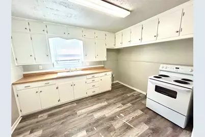 811 S Avenue H, Clifton, TX 76634 - Photo 3