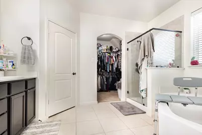 528 Meadow Springs Drive, Glenn Heights, TX 75154 - Photo 9