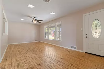 127 W Cedar Street, Hurst, TX 76053 - Photo 5