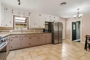 127 W Cedar St, Hurst, TX 76053 - Photo 7