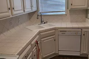 2010 Cloisters Dr, Arlington, TX 76011 - Photo 11