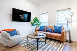 1215 E Beaconsfield Ln, Arlington, TX 76011 - Photo 5