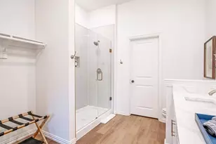 1215 E Beaconsfield Ln, Arlington, TX 76011 - Photo 17