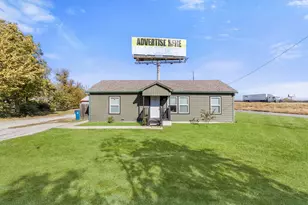 101 3rd St, Valley View, TX 76272 - Photo 1