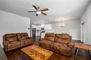 329 Carnaby Ct, McKinney, TX 75072 - Photo 3