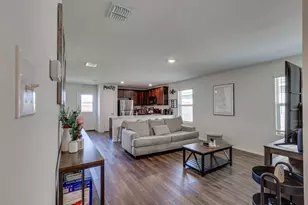 1112 Lady Bird St, Ennis, TX 75119 - Photo 5