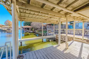704 Tahiti Dr, Granbury, TX 76048 - Photo 3