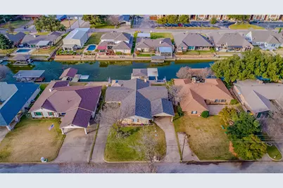 704 Tahiti Drive, Granbury, TX 76048 - Photo 5