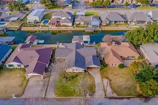 704 Tahiti Dr, Granbury, TX 76048 - Photo 5