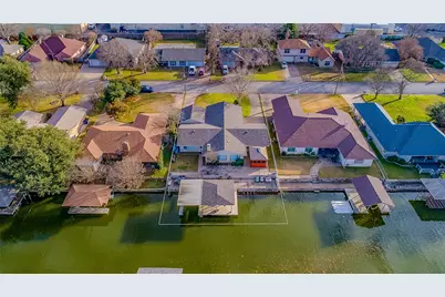 704 Tahiti Drive, Granbury, TX 76048 - Photo 5