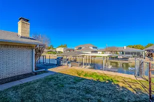 704 Tahiti Dr, Granbury, TX 76048 - Photo 7